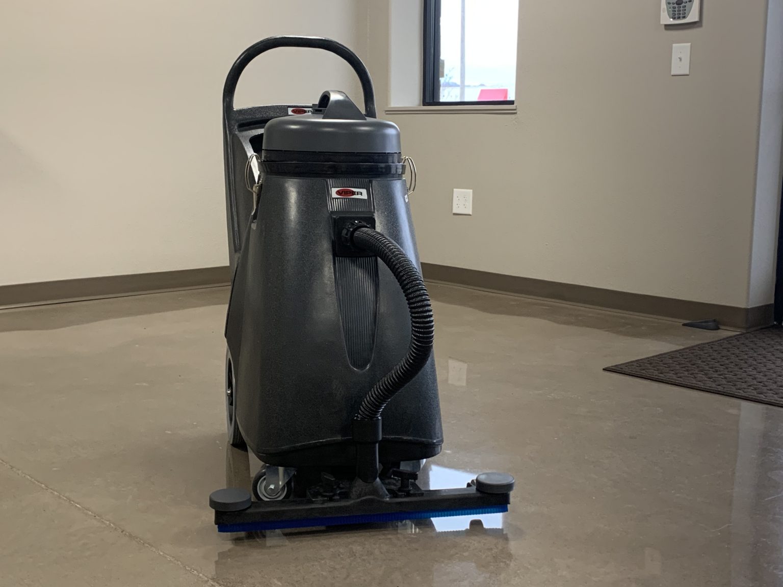 Viper Shovel Nose 18 GAL. Wet/Dry Vacuum